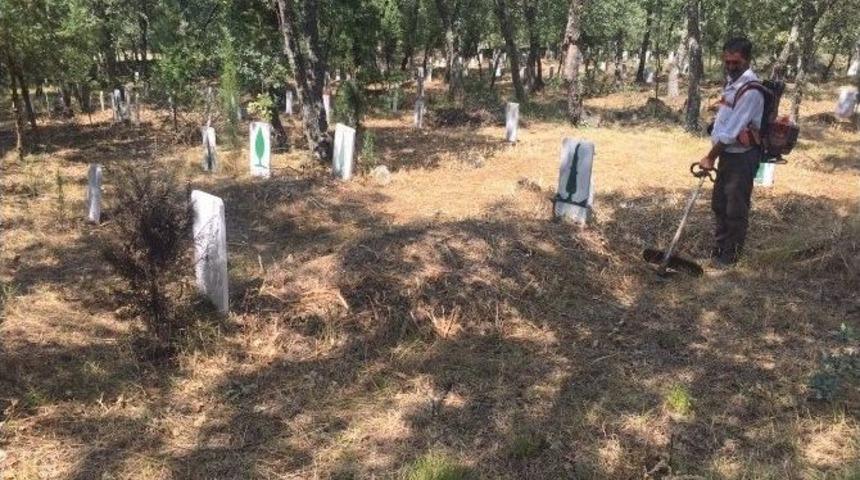 G&ouml;rdes&rsquo;in Mezarlıkları Temizleniyor