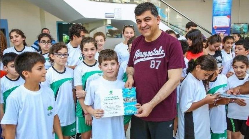 Y&uuml;zme Okulunu Bitirenlere Sertifikaları Verildi