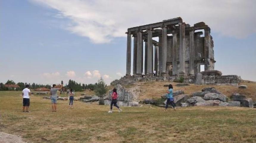Aizanoi'de 'antik &Ccedil;ağ Halk Pazarı'