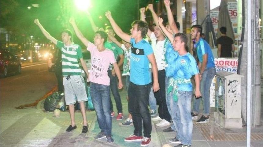 Bursa&rsquo;da Galatasaraylılar Şampiyonluğa Sevinemedi