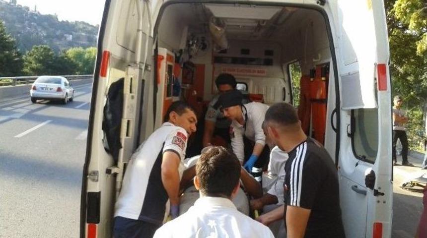 Kontrolden &Ccedil;ıkan Taksi Yayalara &Ccedil;arptı: 3 Yaralı