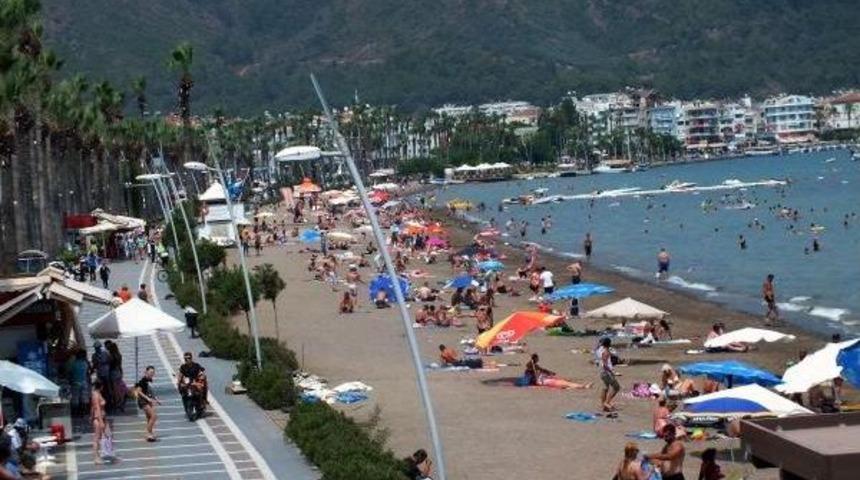 G&uuml;nd&uuml;z Denizde, Gece Ise Restoran Ve Kafelerde Serinliyorlar