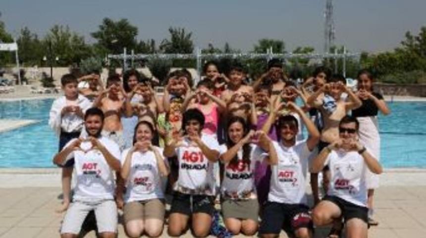 Yenimahalleli &Ccedil;ocuklar Havuzda Buluştu