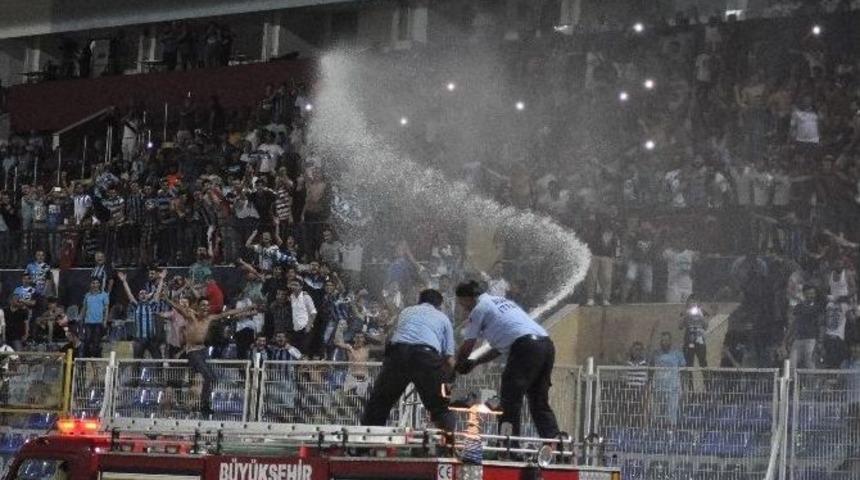 İtfaiye Bu Kez Taraftarın Ateşini S&ouml;nd&uuml;rd&uuml;