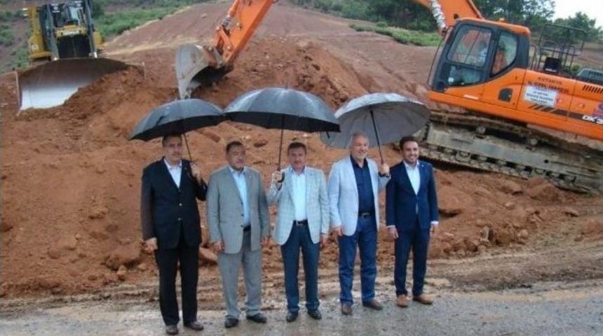 Vali Yılmaz, Hisarcık&rsquo;ta Yol Yapım &Ccedil;alışmalarını İnceledi