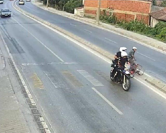Yaşlı Bisiklet Sürücüsü Ölümün Kıyısından Böyle Döndü 1