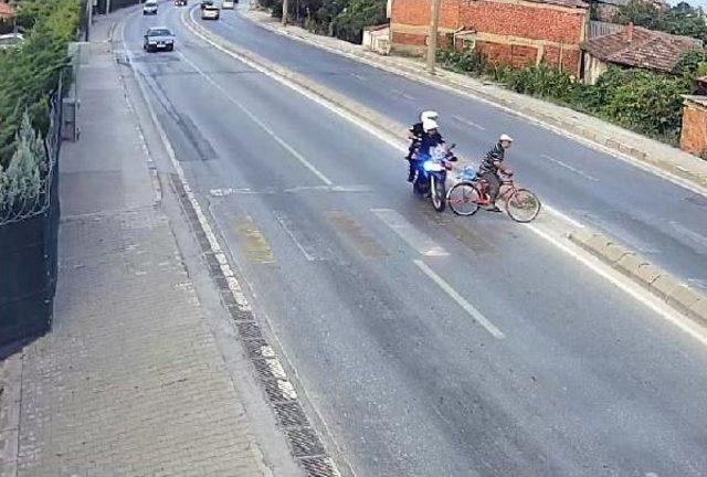 Yaşlı Bisiklet Sürücüsü Ölümün Kıyısından Böyle Döndü 2