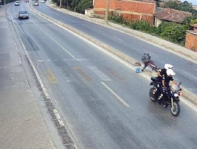 Yaşlı Bisiklet Sürücüsü Ölümün Kıyısından Böyle Döndü 3