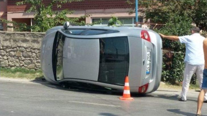 Sakarya’da Otomobil İle Minibüs Çarpıştı: 5 Yaralı