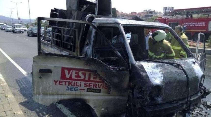 Kamyonet Alevlere Teslim Oldu