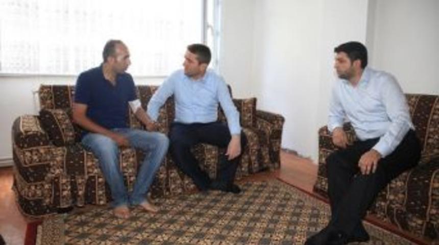 Ak Parti İstanbul İl Başkanı Temurci, Saldırıda Yaralanan Sinan &Ouml;ztun&ccedil;&rsquo;u Ziyaret Etti