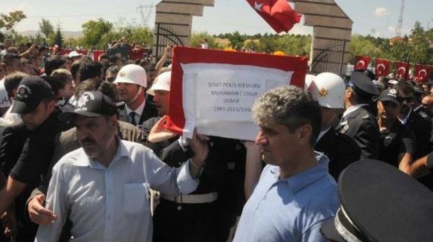 Şehit Polis Demir'i, Memleketi Sivas'ta 10 Bin Kişi Uğurladı (2)