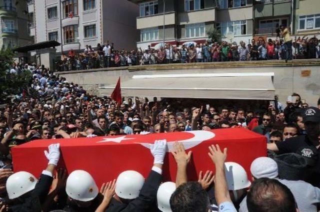 Şehit Polis Demir'i, Memleketi Sivas'ta 10 Bin Kişi Uğurladı (2)