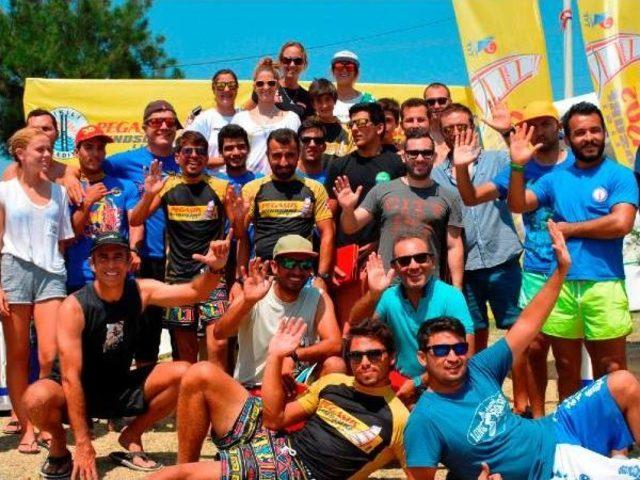 &Ccedil;ağla Kubat K&uuml;rs&uuml;ye Kızı Ile &Ccedil;ıktı 3