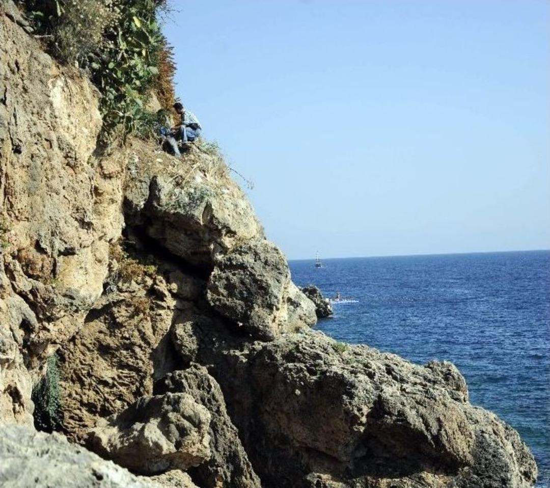 Yasak B&ouml;lgeye Girdi, İtfaiye Tarafından Kurtarıldı