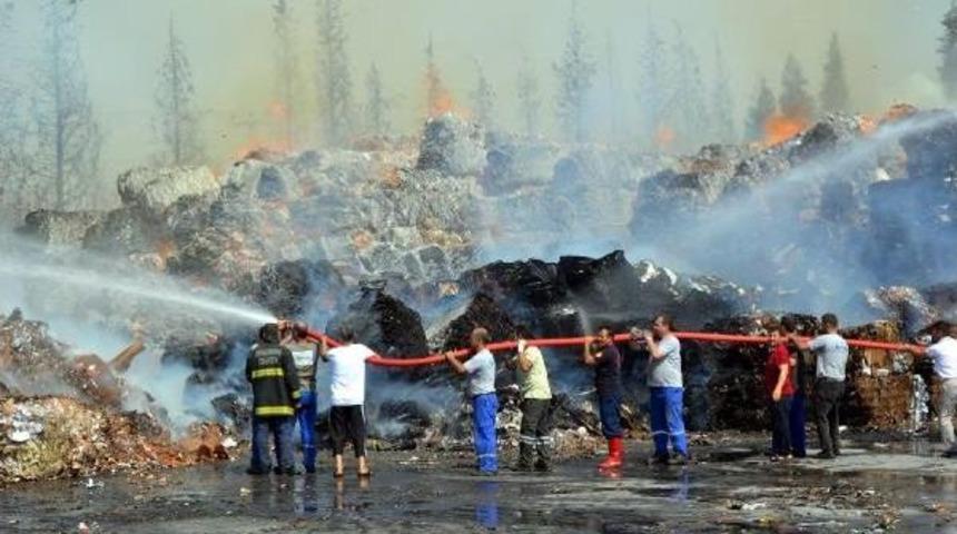 Kahramanmaraş'ta Atık Kağıt Fabrikasında Yangın (2)