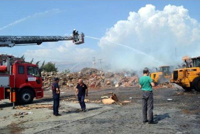 Kahramanmaraş'ta Atık Kağıt Fabrikasında Yangın (2)