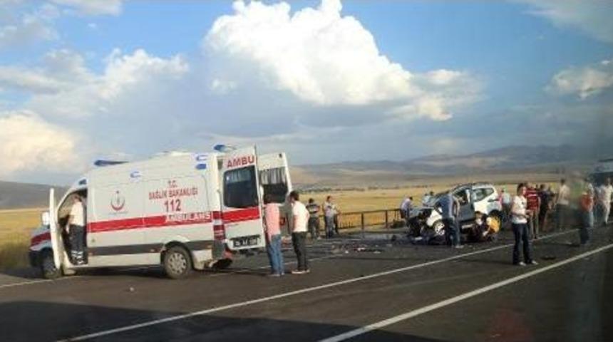 Erzurum'da Kaza: 2 Ölü 5 Yaralı
