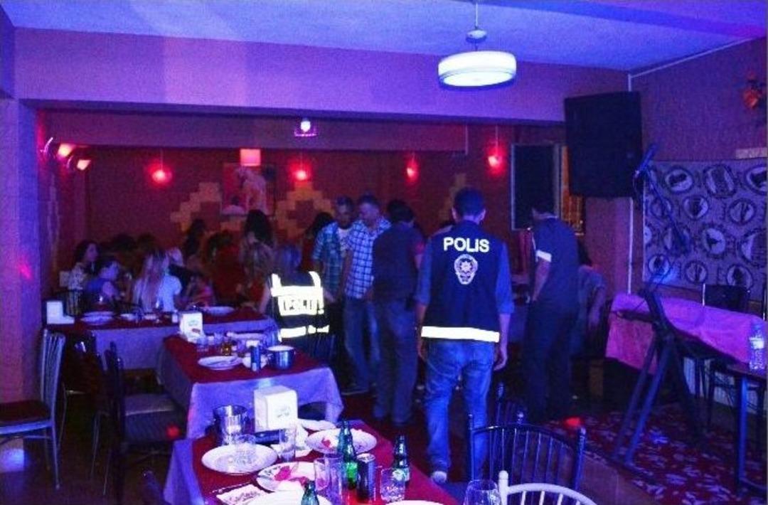 Iğdır&rsquo;da G&ouml;&ccedil;men Ka&ccedil;ak&ccedil;ılığı Ve Fuhuş Operasyonu: 32 G&ouml;zaltı