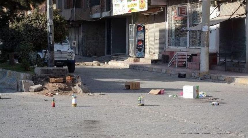 Nusaybin&rsquo;de Ydg-h &Uuml;yeleri Caddeye Ş&uuml;pheli 4 Paket Bıraktı, Karayolunu Trafiğe Kapattı