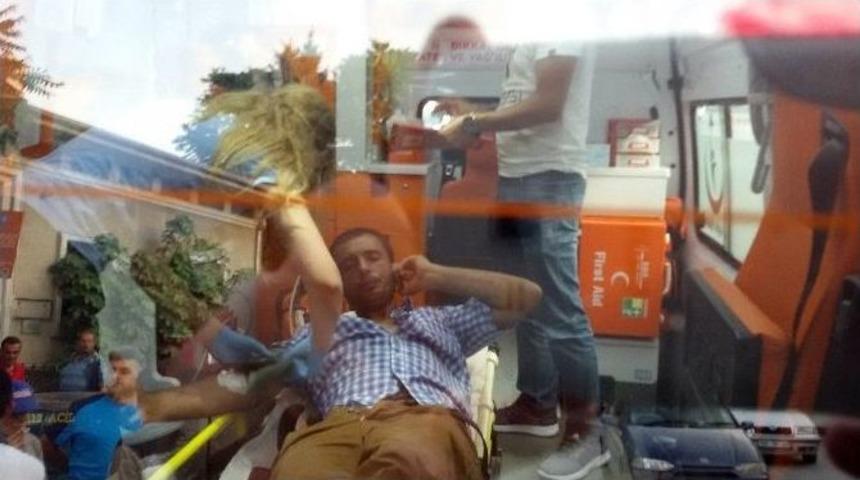 Sakarya&rsquo;da Bı&ccedil;aklı Kavga: 1 Yaralı