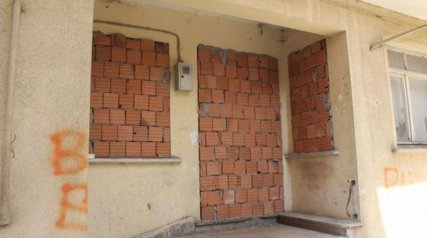 Madde Bağımlıları Ve Alkol Alanlara Duvar &Ouml;nlemi