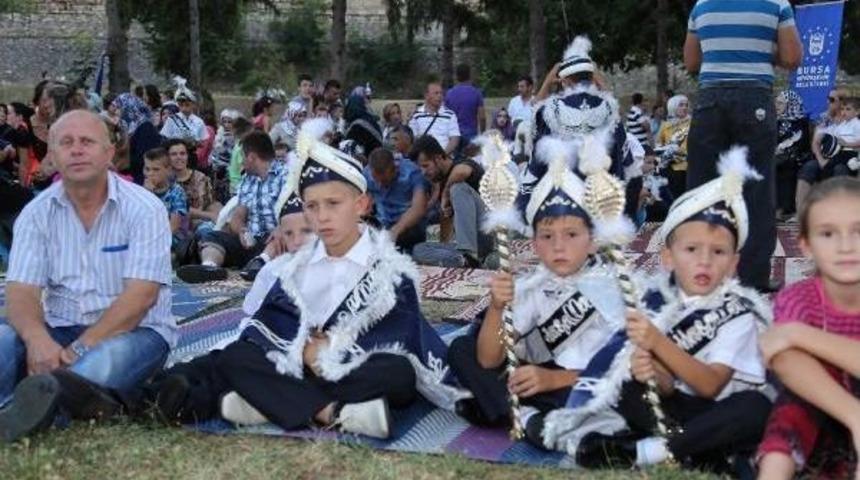 Bursa Belediyesi'nden, &Uuml;sk&uuml;p&rsquo;Te 400 &Ccedil;ocuk I&ccedil;in S&uuml;nnet Ş&ouml;leni