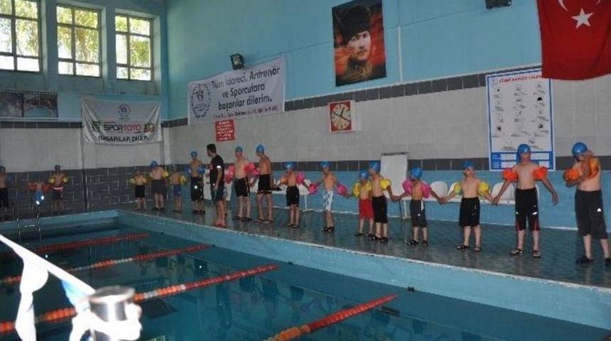 Palandöken Belediyesini Açtığı Yaz Yüzme Kursu İlgi Görüyor