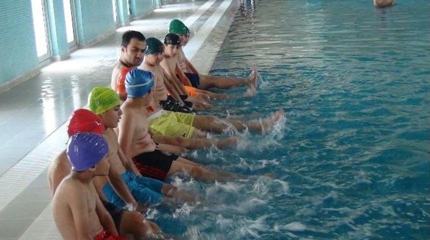 Bitlis’te Ücretsiz Yüzme Kursu