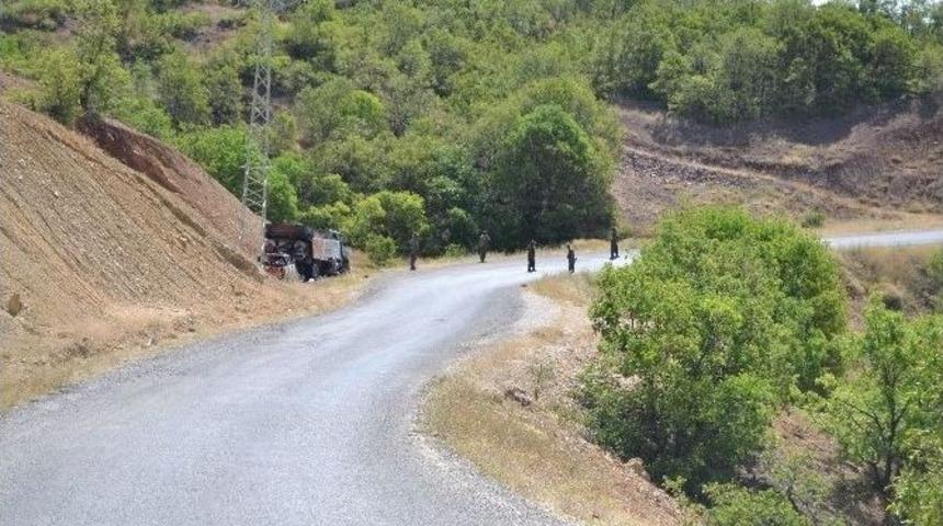 Tunceli&rsquo;de Pkk Ve Tikko Birlikte Yol Kesti