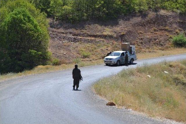 Tunceli’de Pkk Ve Tikko Birlikte Yol Kesti