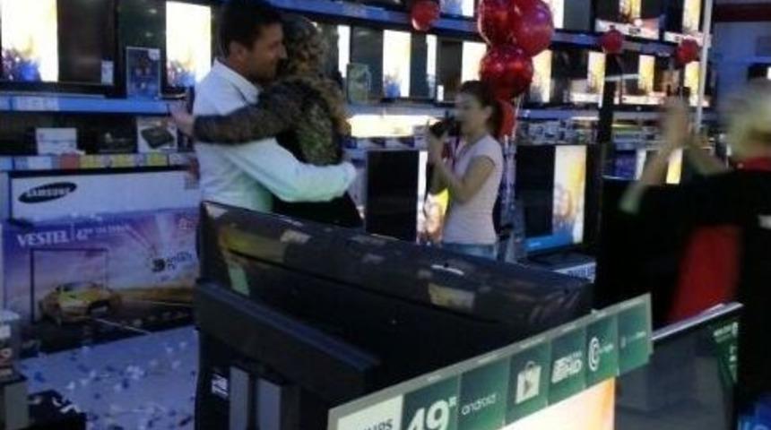 Alışveriş Merkezinde S&uuml;rpriz Teklif