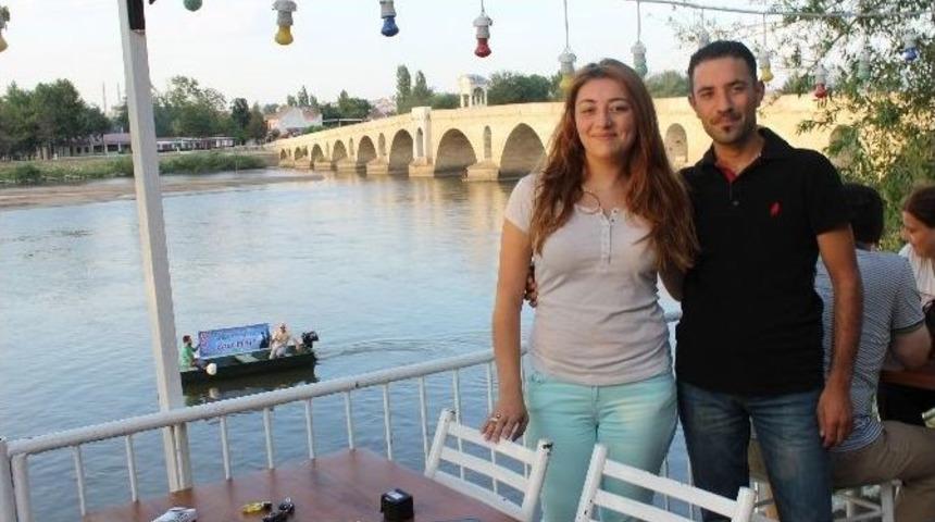 Meri&ccedil; Nehri&rsquo;nde Romantik Evlilik Teklifi