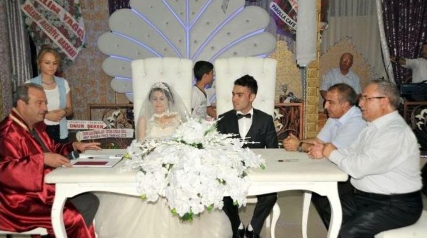 Şehit &Ccedil;ocuğun Nikah Şahitliğini Vali Ve Tugay Komutanı Yaptı