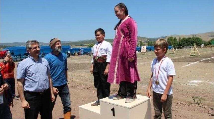 G&uuml;m&uuml;ş&ccedil;ay Ok&ccedil;uluk Turnuvası&rsquo;na Nil&uuml;fer Damgası