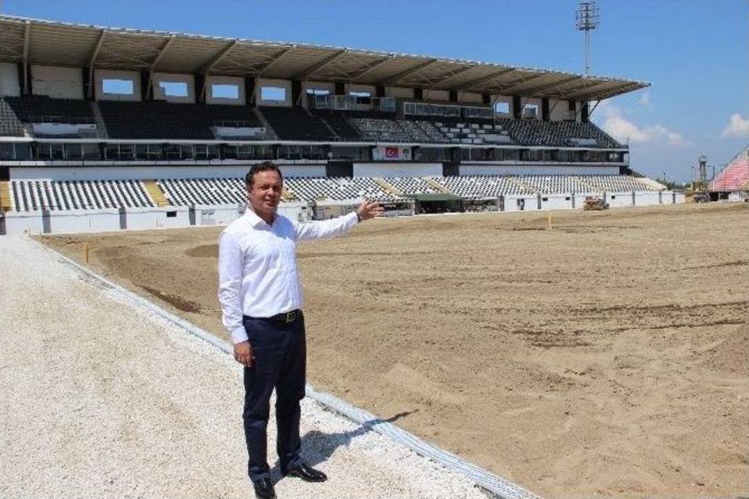 &Uuml;&ccedil; Takımın Oynayacağı Statta &Ccedil;alışmalar S&uuml;r&uuml;yor