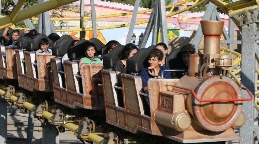 &Ccedil;ocuklardan Harikalar Diyarı&rsquo;na Yoğun İlgi