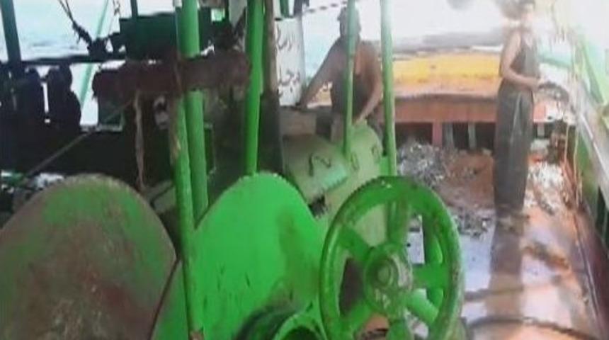 Yasa Dışı Avlanan Mısırlı Balık&ccedil;ılar Su&ccedil;&uuml;st&uuml; Yakalandı