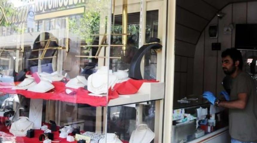 Gaziantep&rsquo;Te Kuyumcudan 2 Kilo Altın &Ccedil;alındı