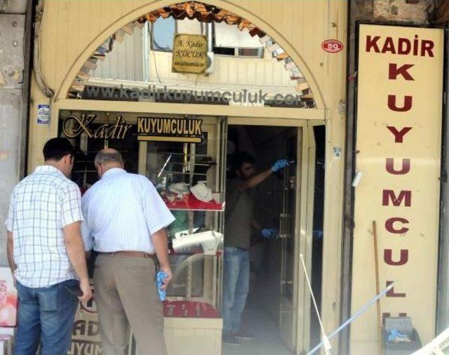 Gaziantep’Te Kuyumcudan 2 Kilo Altın Çalındı