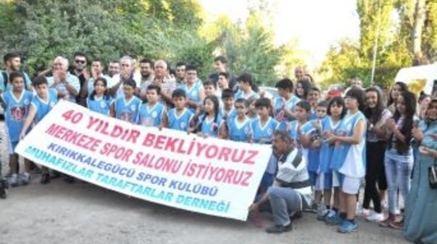 Kırıkkale&rsquo;de Sporcular Kent Merkezine Spor Salonu İstiyor