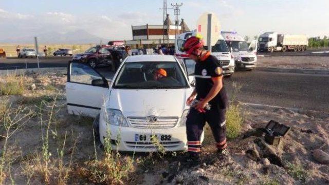 Aksaray’Da 2 Otomobil Çarpıştı: 12 Yaralı