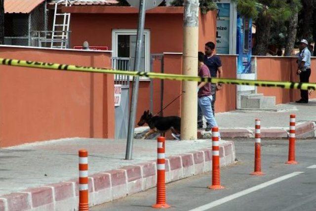 Altından Kablo Sarkan Suriye Plakalı Araç Bomba Paniğine Neden Oldu