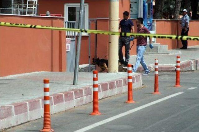 Altından Kablo Sarkan Suriye Plakalı Araç Bomba Paniğine Neden Oldu