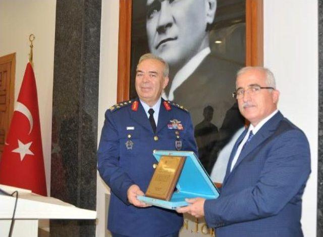 Hava Kuvvetleri Komutalığı'na Atanan Orgeneral Ünal'dan Vali Tuna'ya Veda Ziyareti