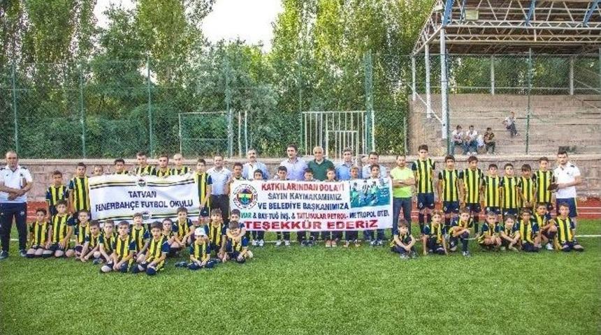 Ahlat&rsquo;ta Fenerbah&ccedil;e Futbol Okulu A&ccedil;ıldı