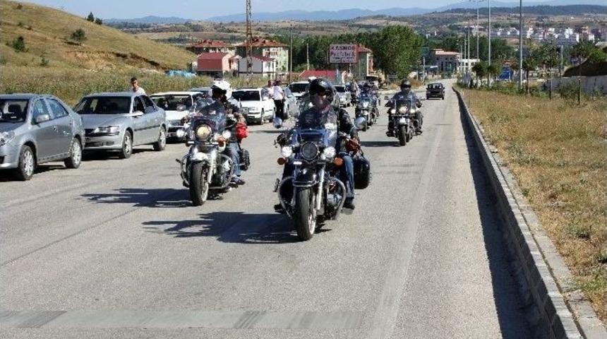 Korna &Ccedil;alarak Ter&ouml;r&uuml; Protesto Ettiler