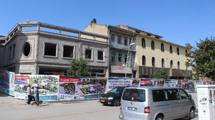 Kale &Ccedil;evresinde Yıkım Başlatıldı