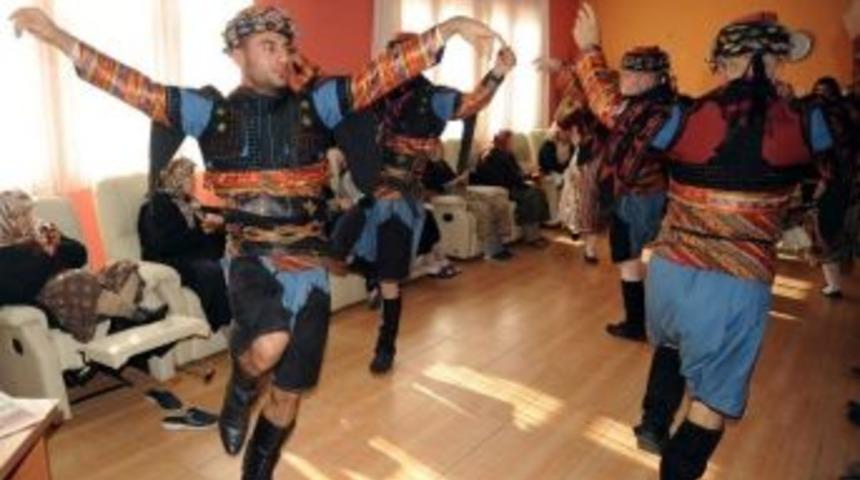 T&uuml;rkiye&rsquo;nin İlk &lsquo;akademik Zeybek Kampı&rsquo; Başladı