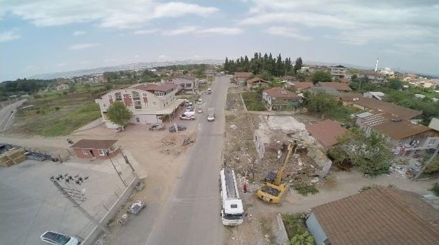 Başiskele&rsquo;de Yol Genişletme &Ccedil;alışmaları Devam Ediyor